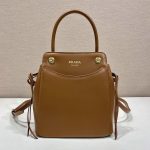 プラダ キャリー ミニ レザー ハンドバッグ 1BA496 プラダ キャリー ミニ レザー ハンドバッグ 1BA496
